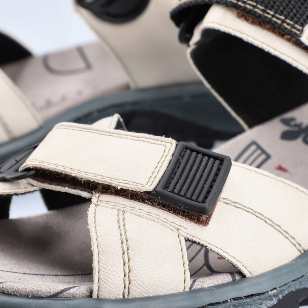 detail Dámské sandály RIEKER 68851-80 béžová S4