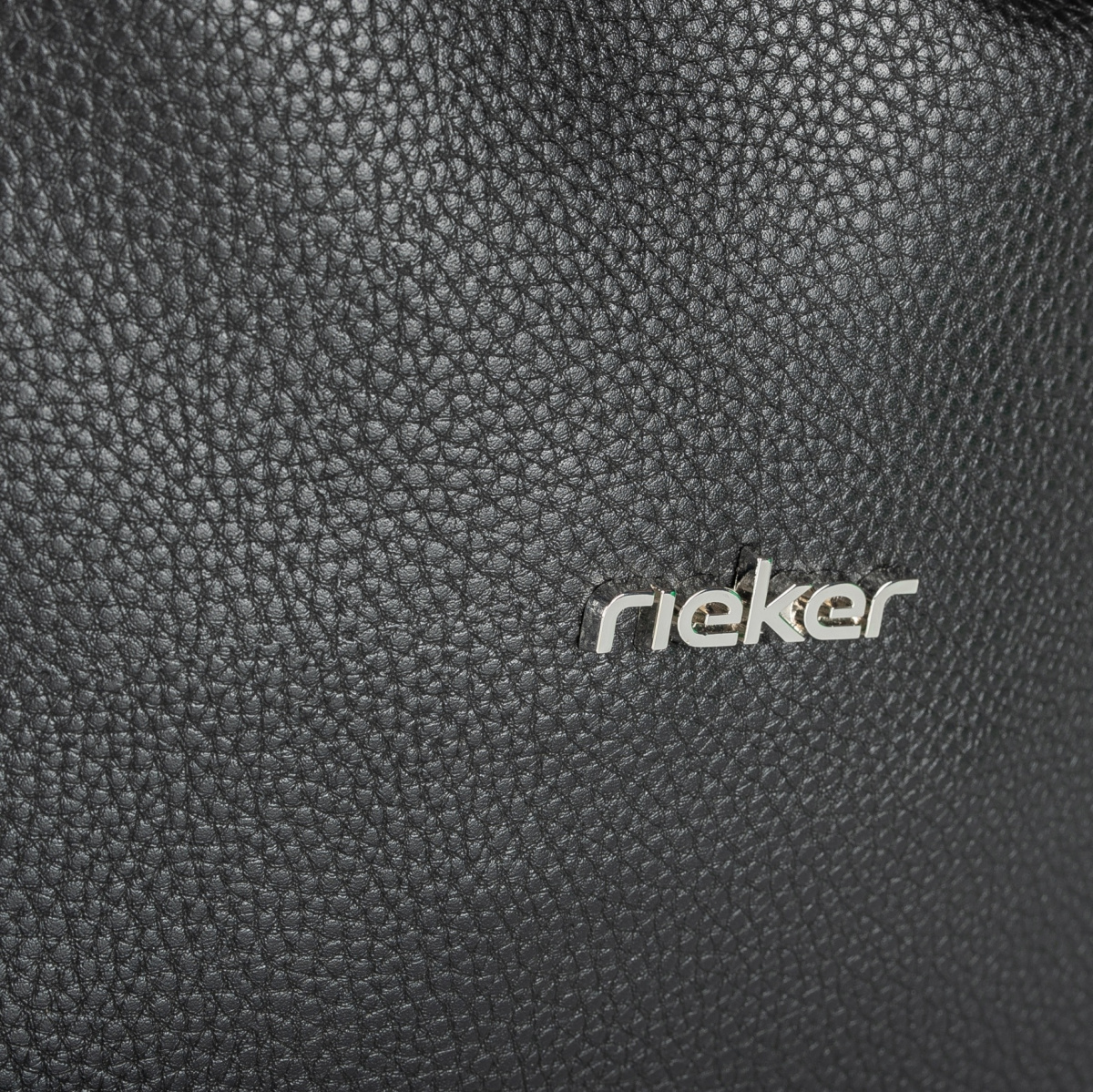 detail Dámská kabelka RIEKER C2242-029 černá W2