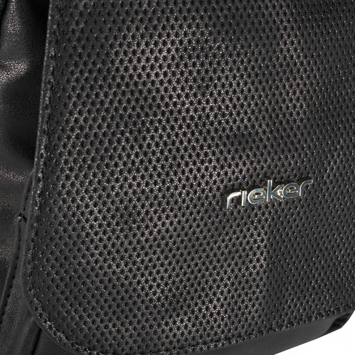 detail Dámský batoh RIEKER C2206-021-T14 černá S3